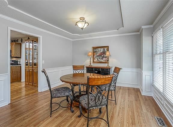 5th image of 10404 W 131st St