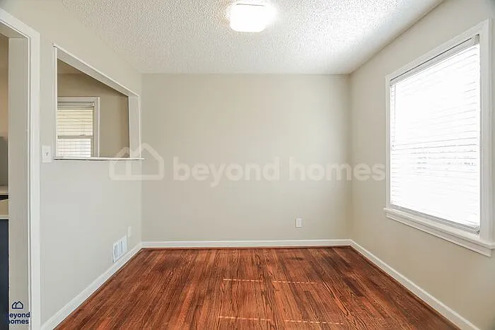 1028 Broadmoor Dr — Photo 9