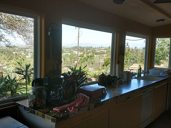 4th image of 2901 Harris Dr