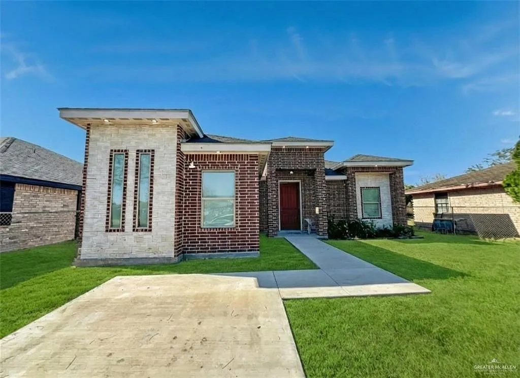 3 bed, 2.0 bath, 1700 sqft, $2,100 — Photo 1
