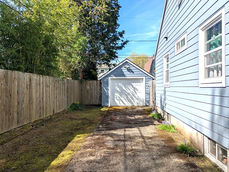 7081 N University Ave — Photo 16