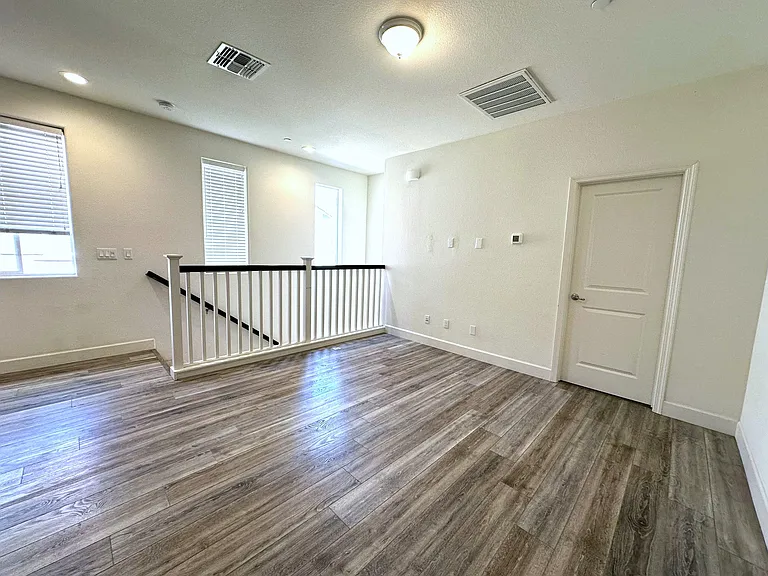 530 E Isidoro Ave — Photo 2