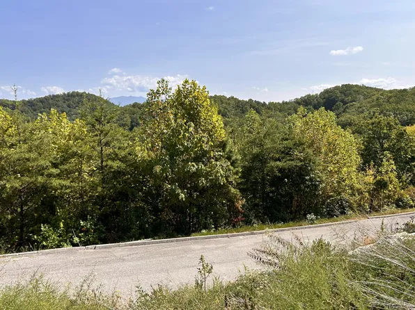 112 Eagle Cloud Way, Sevierville, TN 37862