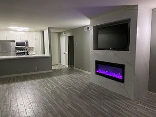 4th image of 532 N Rossmore Ave APT 412