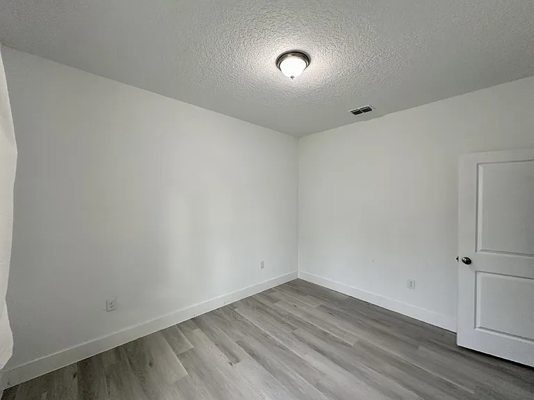 1370 Cogan Dr SE — Photo 10