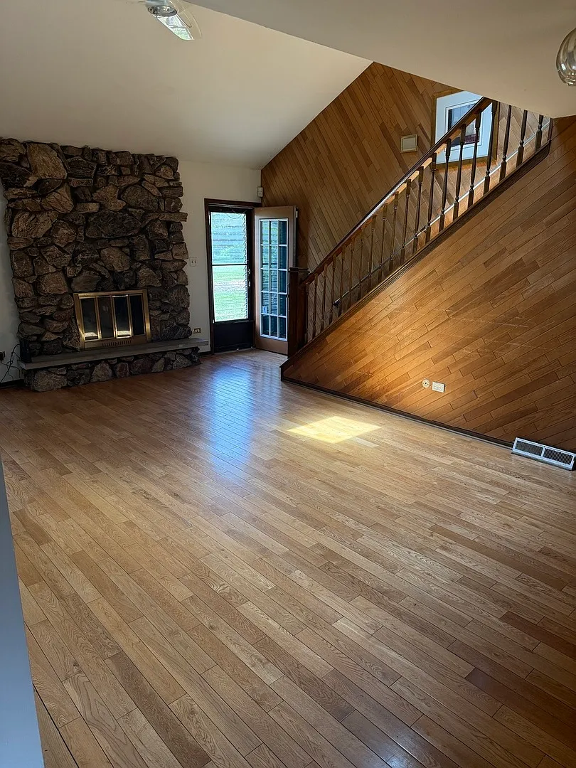 5 bed, 2700 sqft, $3,600 — Photo 3