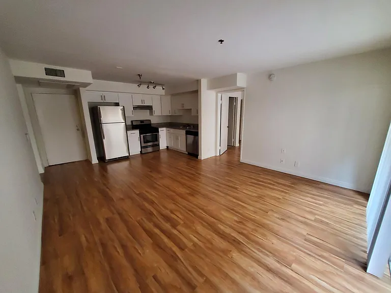 165 N Hoover St — Photo 64