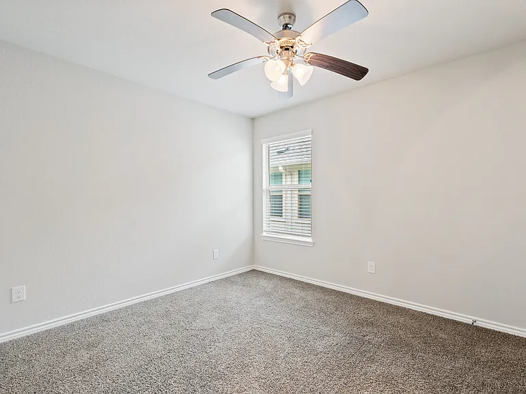 1142 Natchez Dr — Photo 32