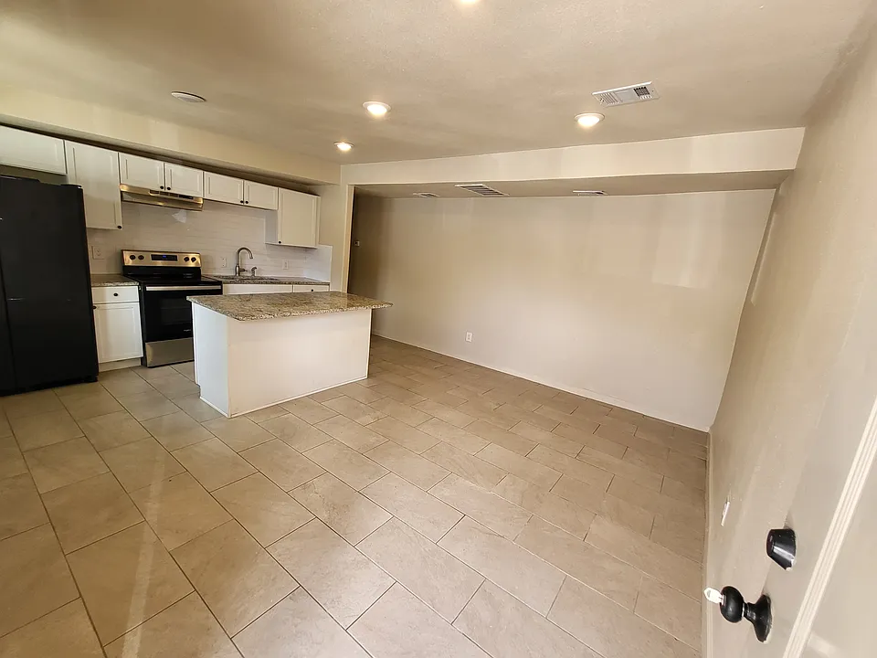118 Esmeralda Dr #103