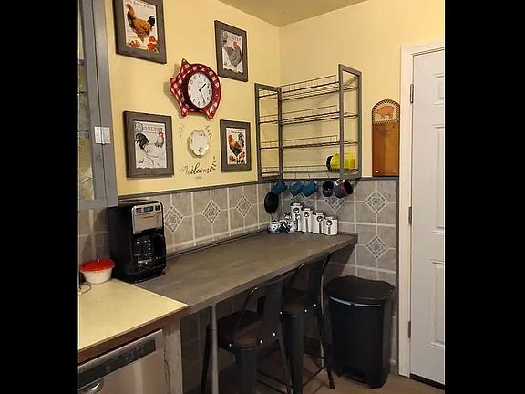 5th image of 914 SW 30th St