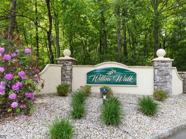 103 Autumn Ct, Roxbury Twp., NJ 07852