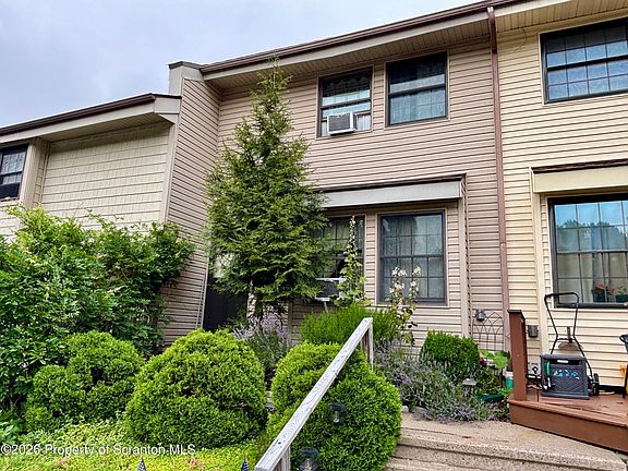 4th image of 16 Hunts Ct