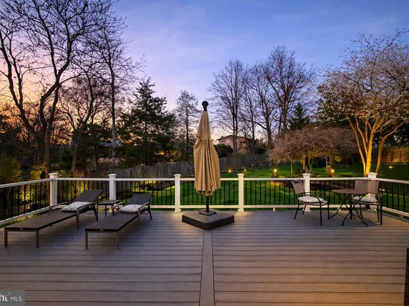 1305 Key Dr, Alexandria, VA 22302