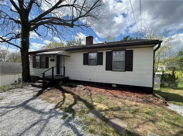2272 Brindle St, Winston Salem, NC 27107
