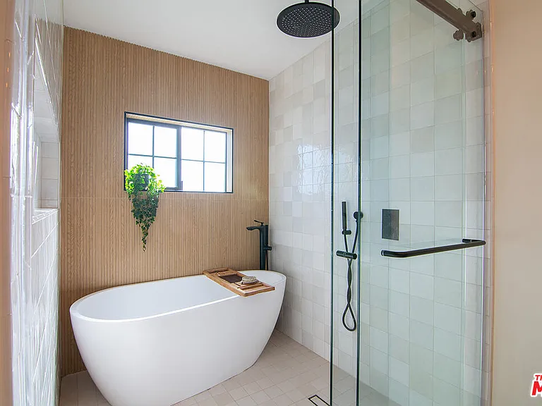 13220 Erwin St — Photo 16