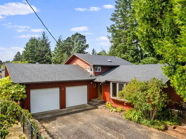 125 SW View Dr, Waldport, OR 97394