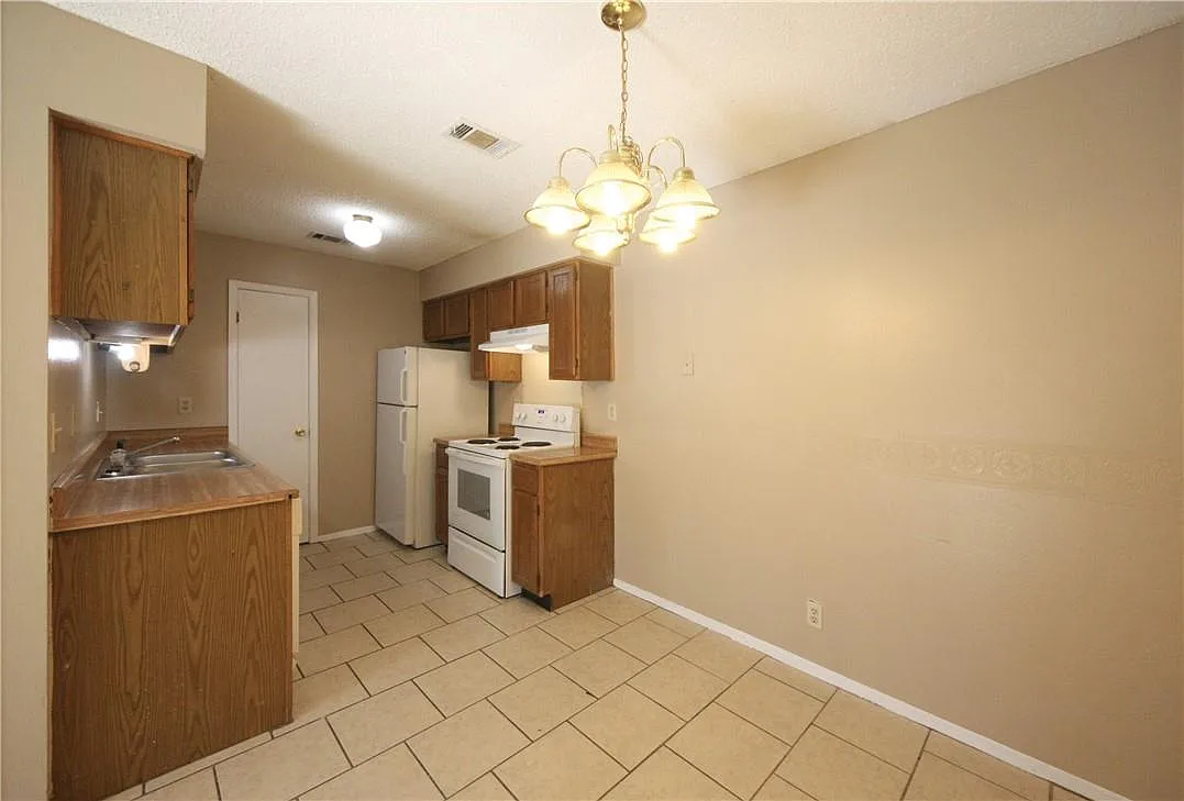 2 bed, 2.0 bath, 1952 sqft, $1,395 — Photo 4