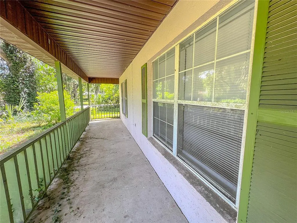 3 bed, 2.0 bath, 1058 sqft, $1,850 — Photo 2