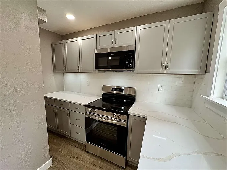37 Green Hill Pkwy #1 — Photo 2
