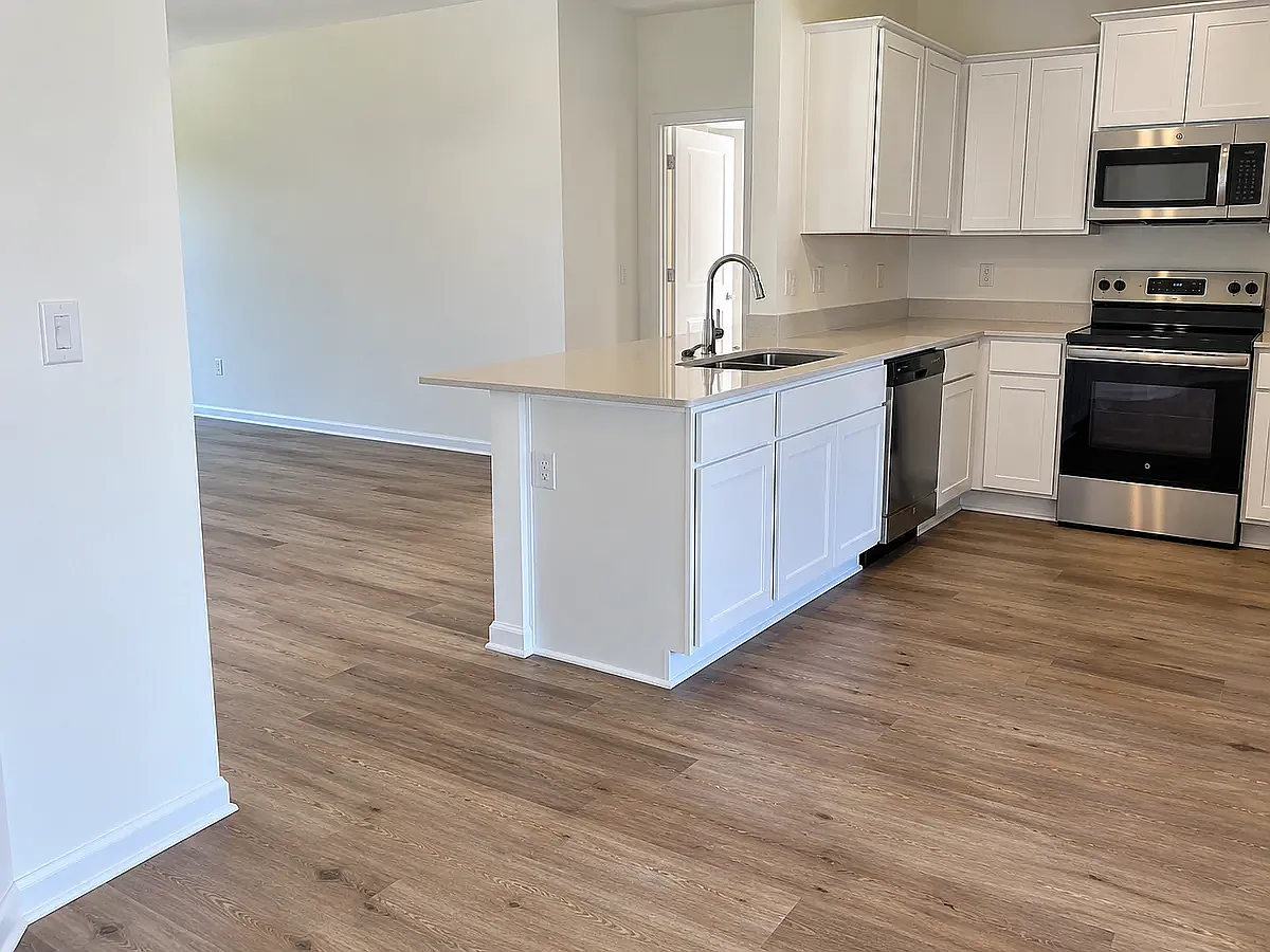 3 bed, 1633 sqft, $1,995 — Photo 4