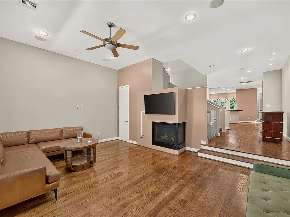 6016 Truro St