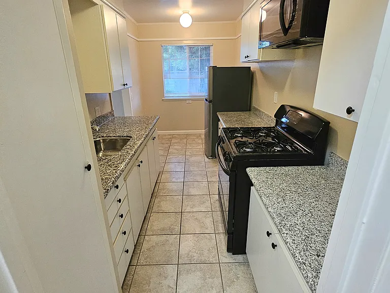 2936 Emerson St #2936 — Photo 4