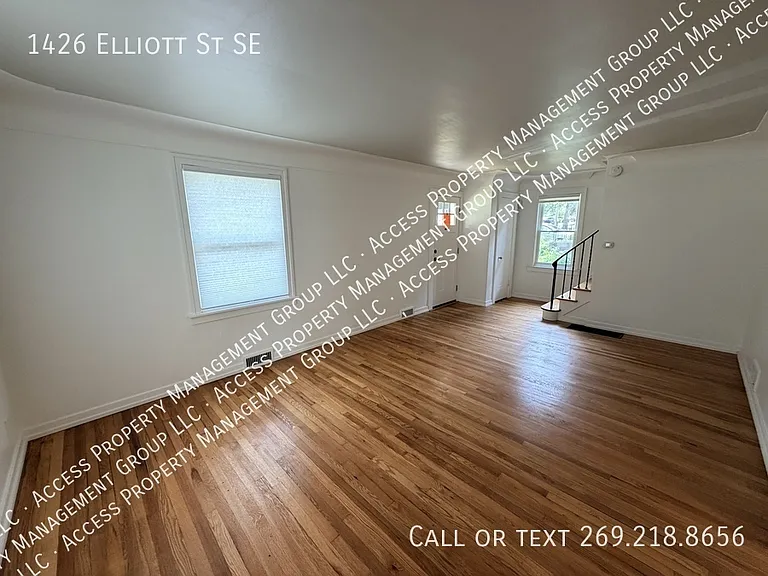 1426 Elliott St SE — Photo 4