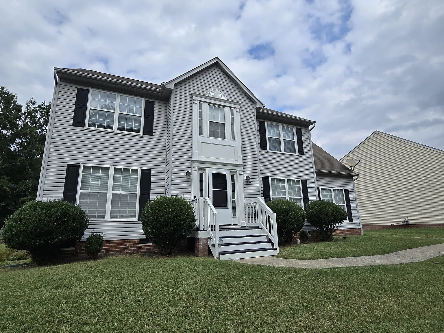 5 bed, 2.5 bath, 2454 sqft, $2,500 — Photo 1