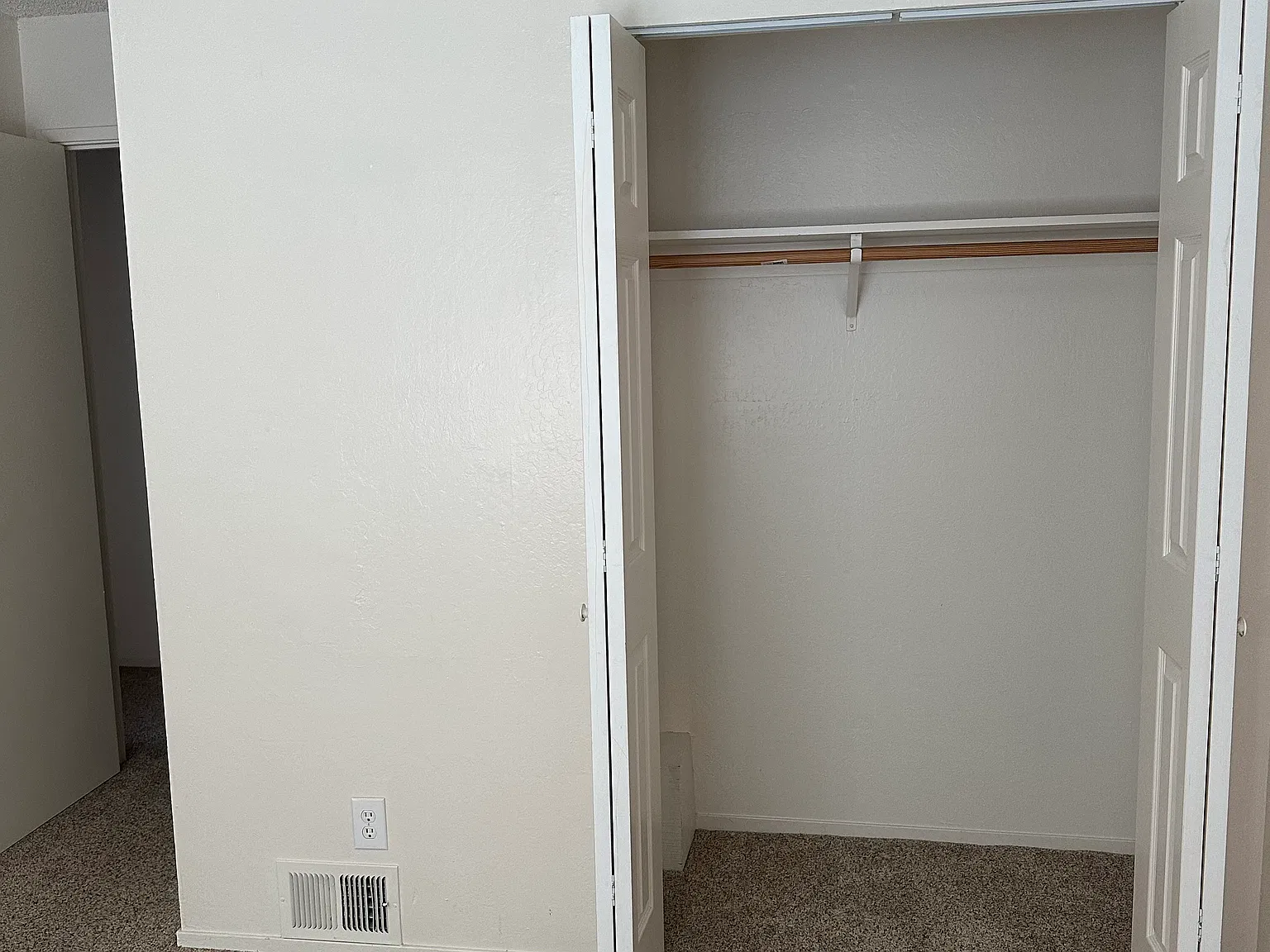 2 bed, 840 sqft, $2,500 — Photo 4
