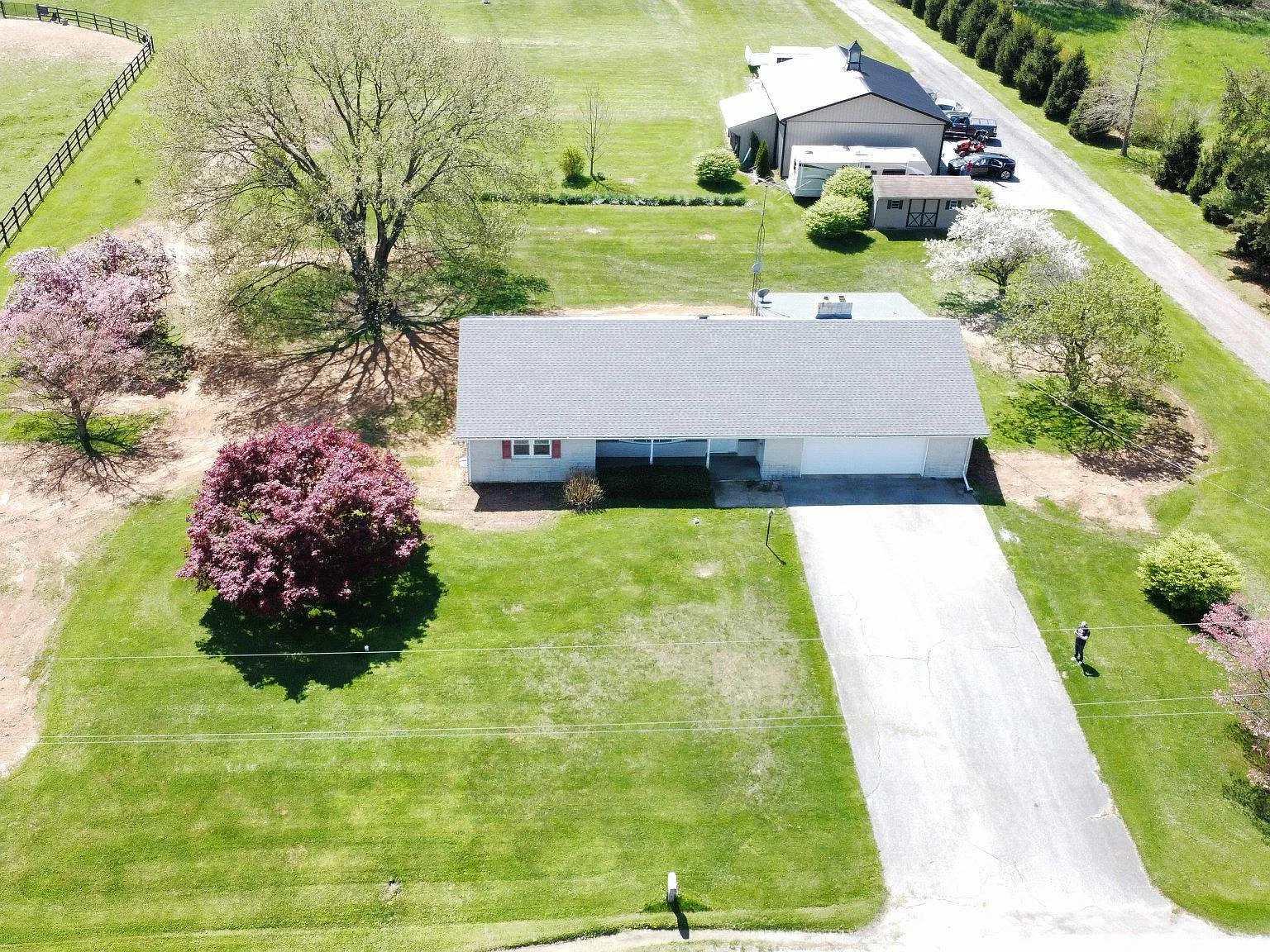 3 bed, 1.0 bath, 1728 sqft, $2,300 — Photo 2