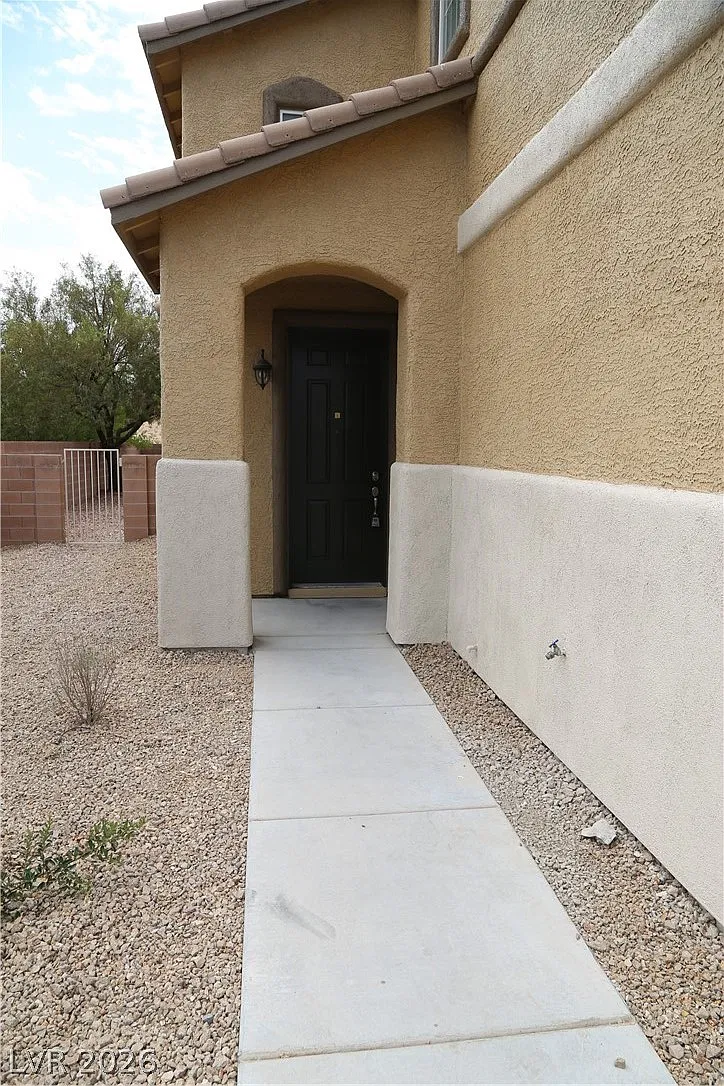 3 bed, 2.5 bath, 1567 sqft, $2,200 — Photo 3