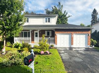 3 Joseph Cir, Ottawa, ON K2S 1B9