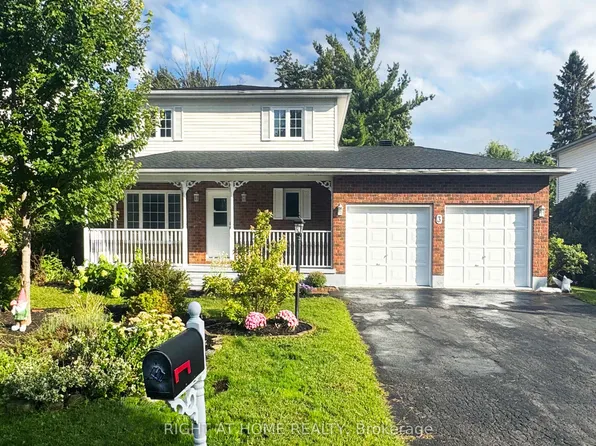 3 Joseph Cir, Ottawa, ON K2S 1B9