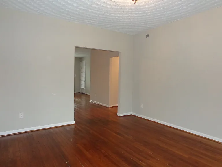 625 W Princess Anne Rd — Photo 6