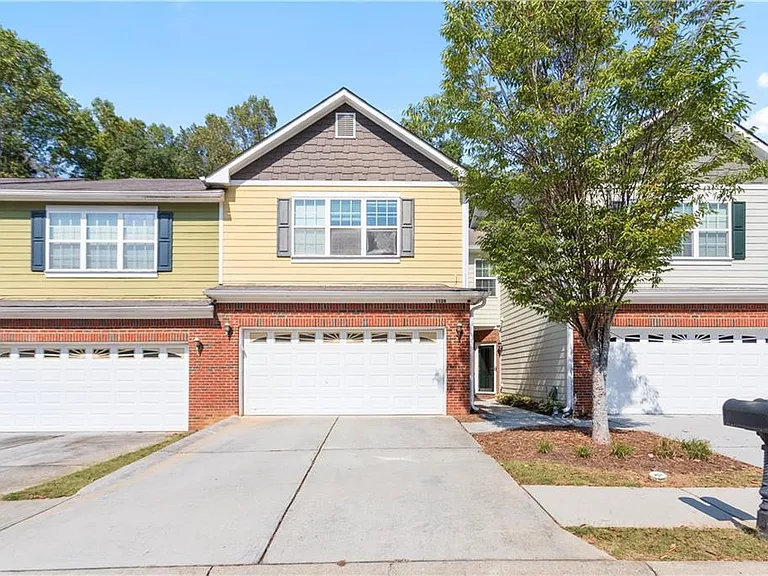 1126 Treymont Ln — Photo 1