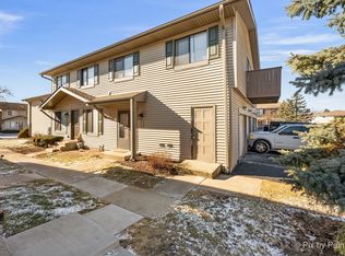 29W560 Winchester Cir S UNIT 4, Warrenville, IL 60555
