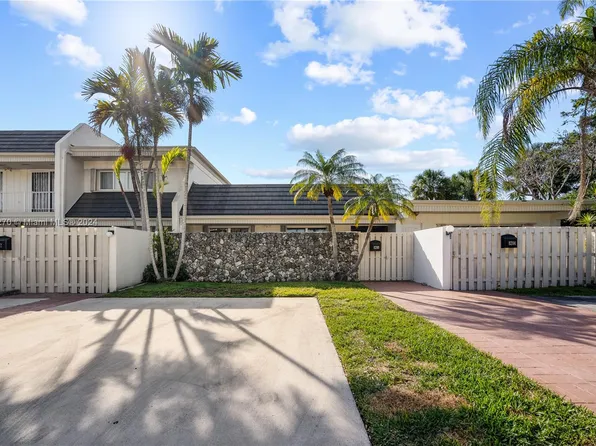 8208 SW 82nd Pl, Miami, FL 33143