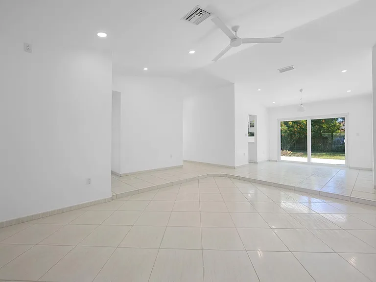 9515 SW 118th Ct — Photo 6