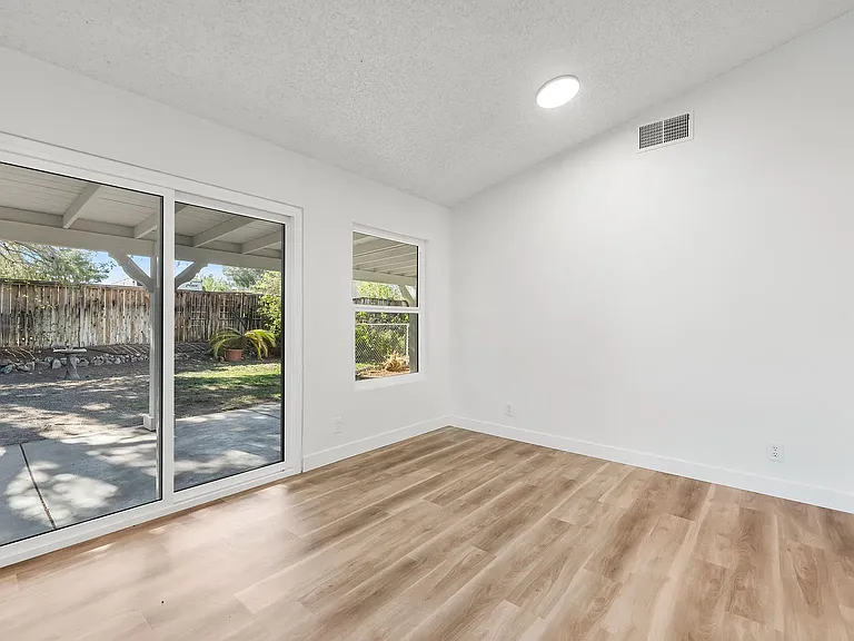 3817 Fernwood St — Photo 12