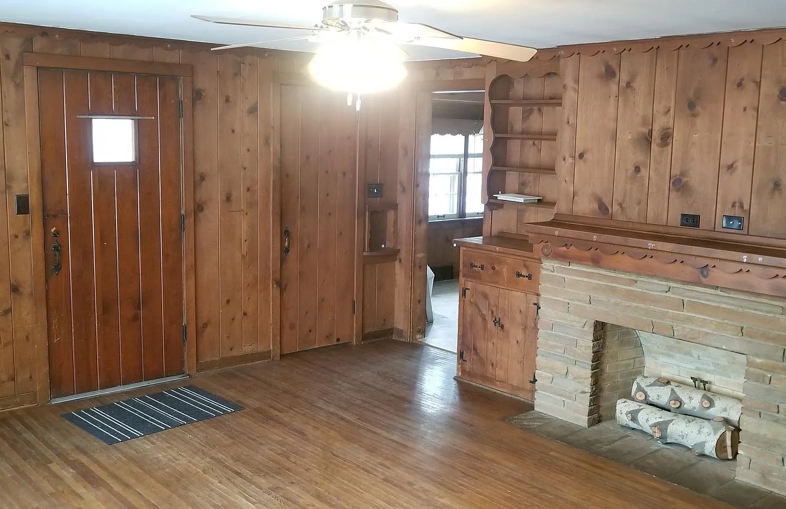 2 bed, 1054 sqft, $1,300 — Photo 2