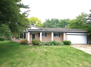 6325 Clarkston Rd, Clarkston, MI 48346