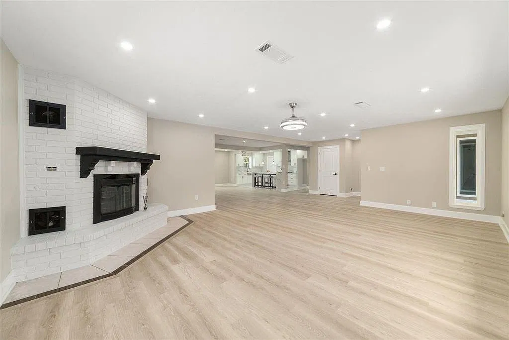 4 bed, 3.0 bath, 3798 sqft, $3,500 — Photo 4