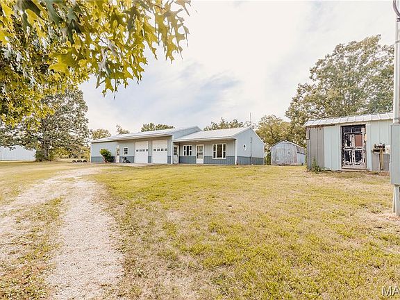 3rd image of 10209 Circle Rd