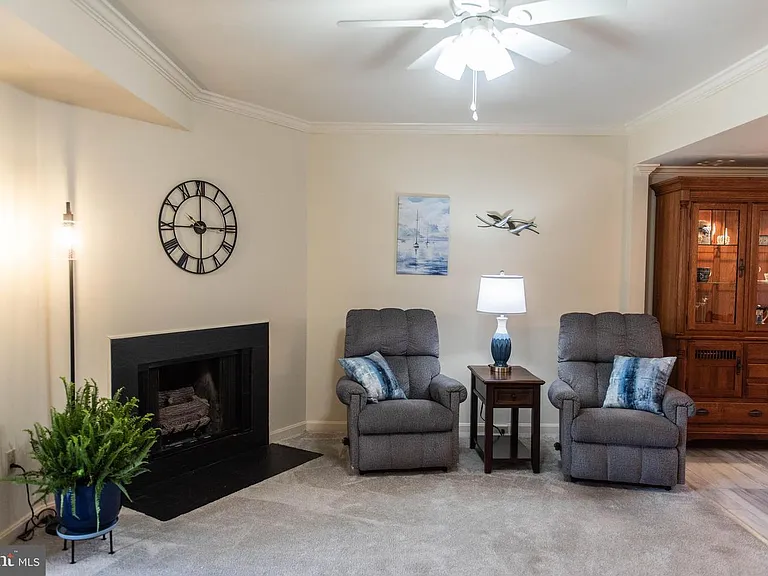 609 Cambridge Ct — Photo 13