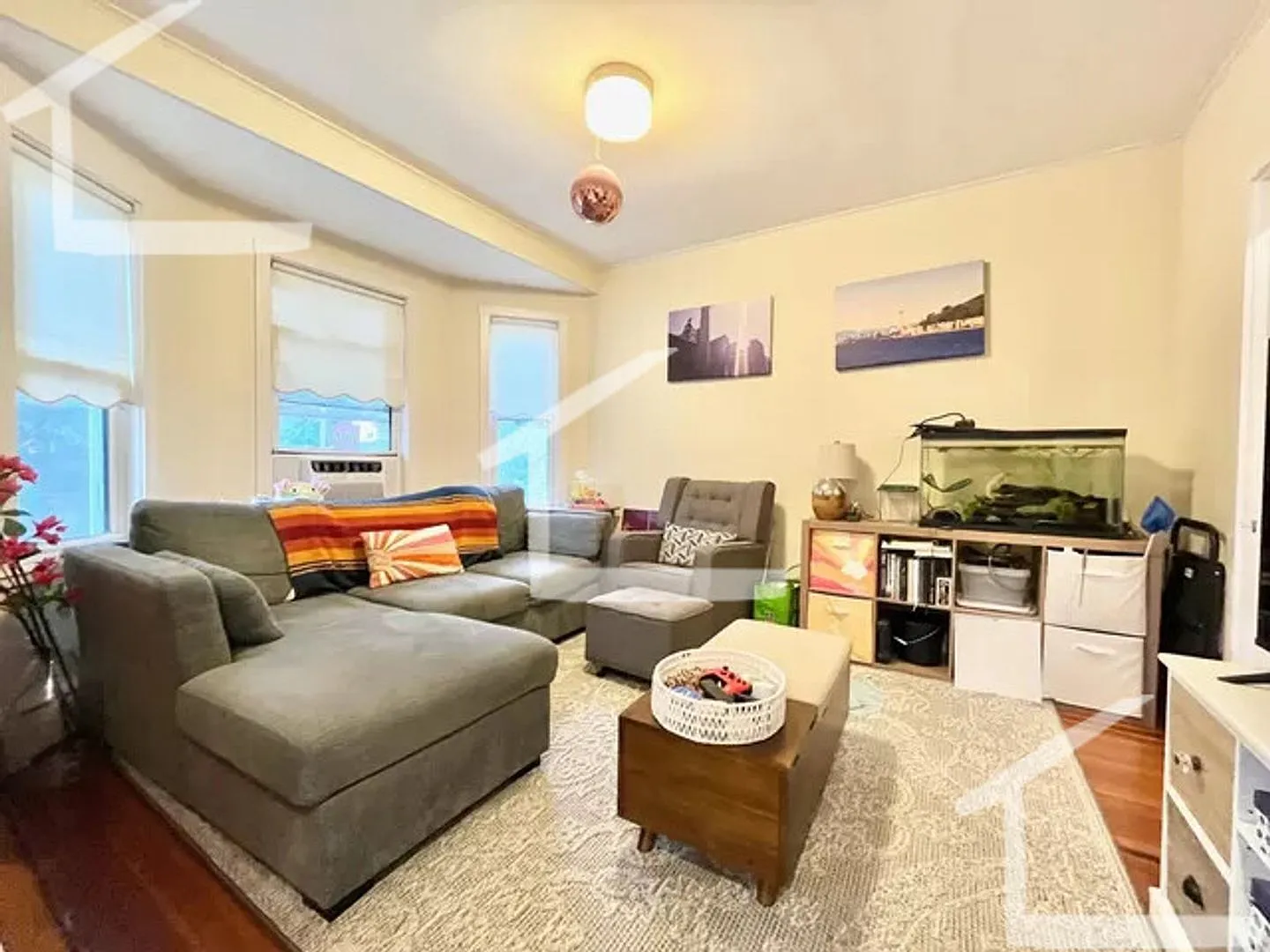 Charming Unit in Brookline — Photo 2