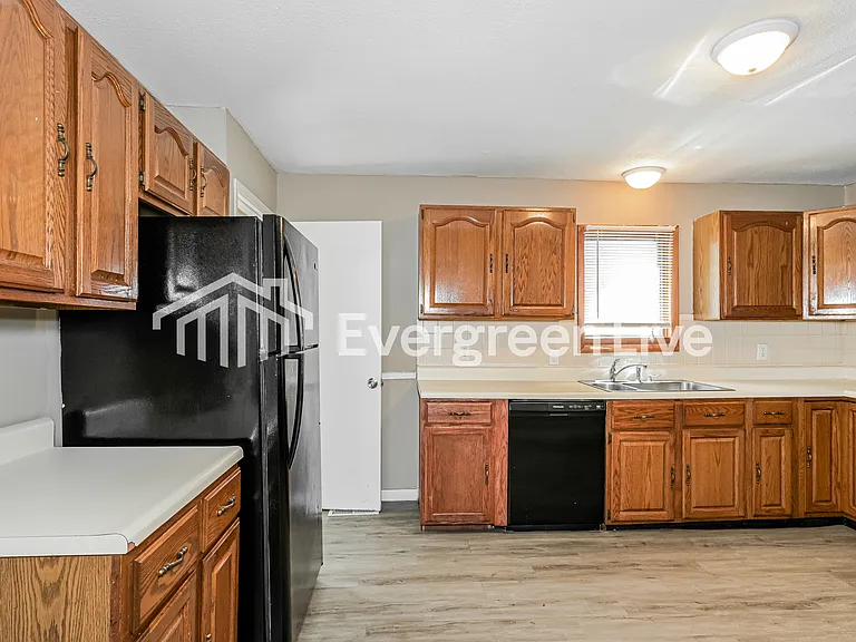 930 Lexington Park — Photo 5