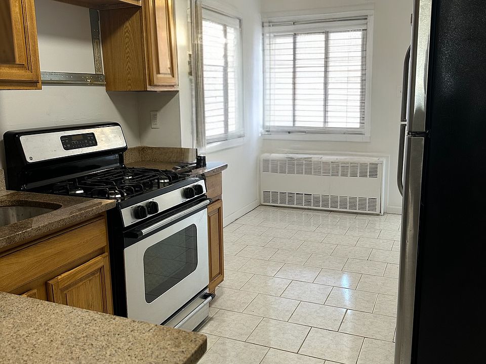 2nd image of 9823 Seaview Ave #2