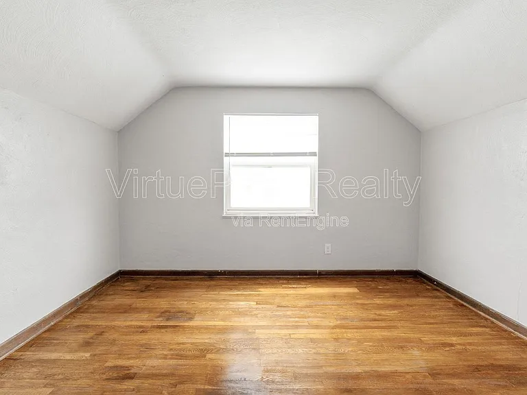 390 S Powell Ave — Photo 14