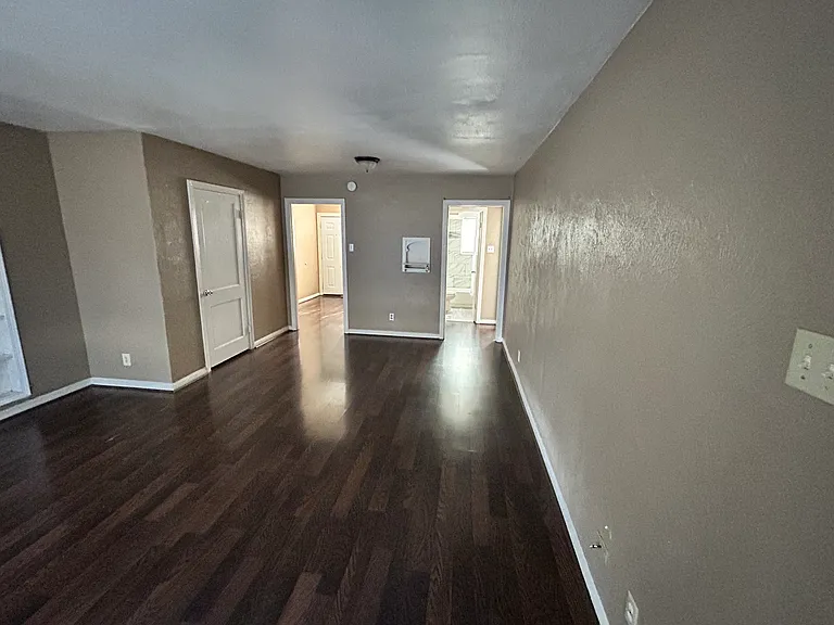 712 Sutton Dr #712 — Photo 2