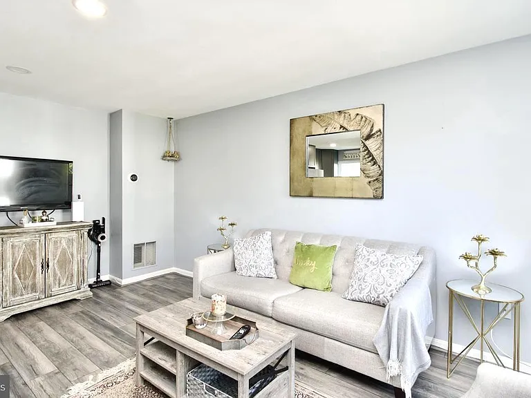 22908 Regent Ter — Photo 22